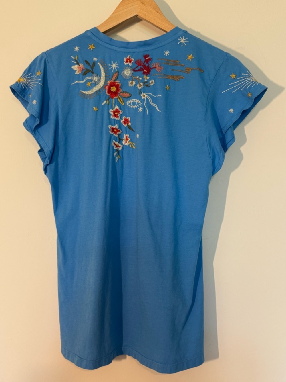 Johnny Was Lissa Flutter Sleeve Tee Blue Embroidered - Size XS - Picture 4 of 13